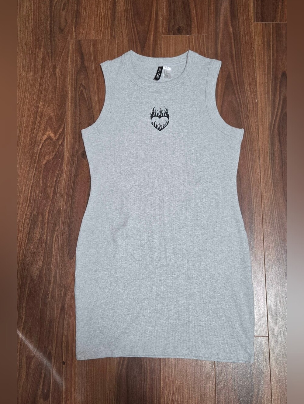 H&M Sleeveless Grey Crewneck Tank Dress with Flame Heart Graphic | Zie Large